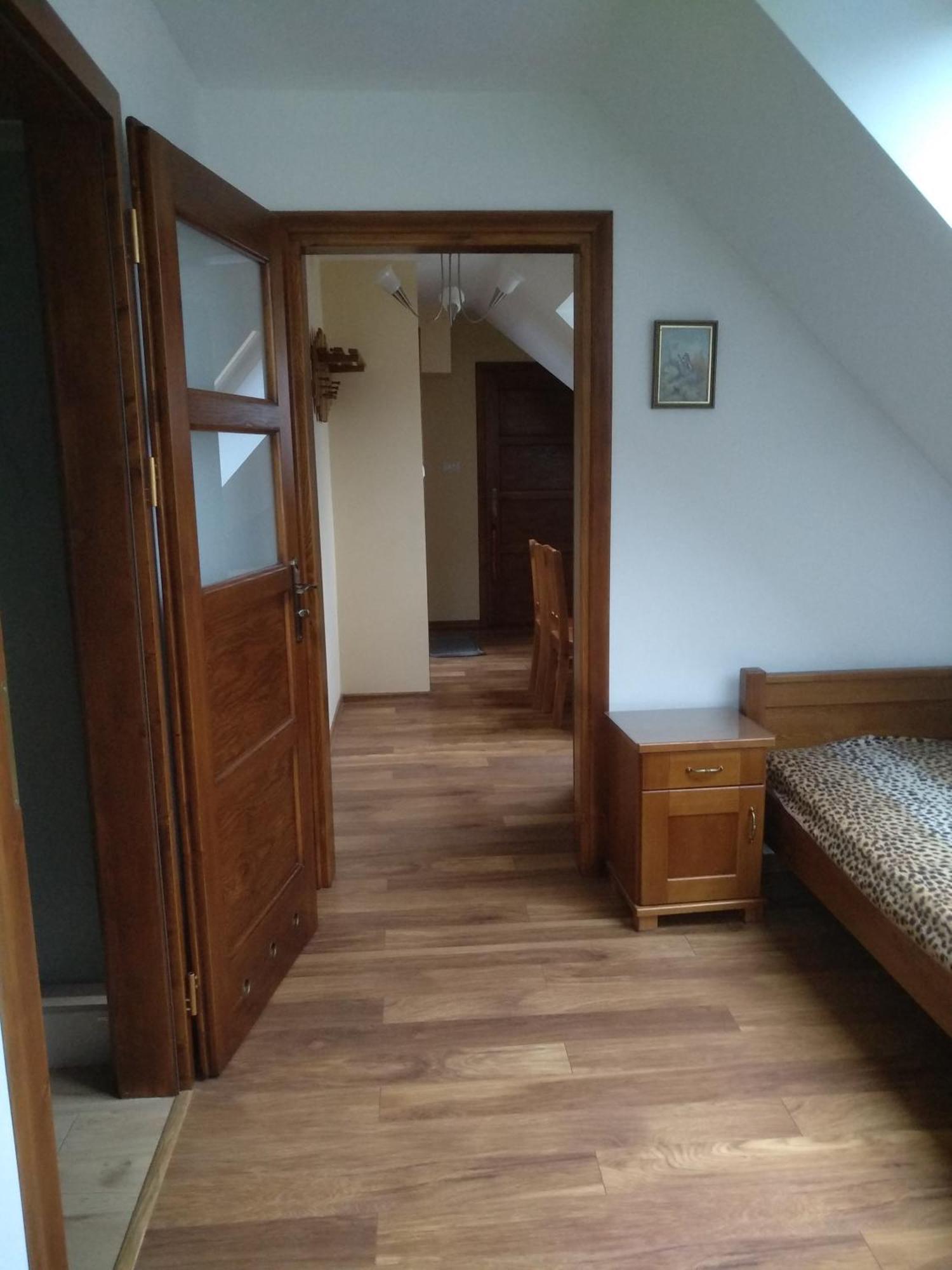 Pokoje Z Aneksami Kuchennymi U Wiktorii Sromowce Niżne Exterior foto